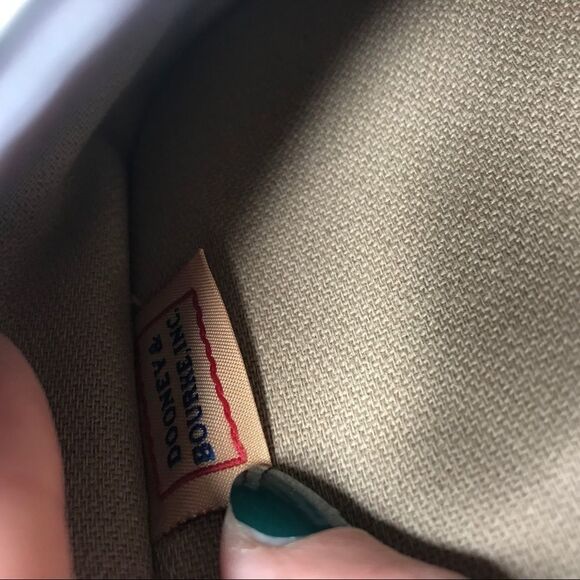 Authentic Dooney & Bourke Signature Logo - Picture 12 of 14